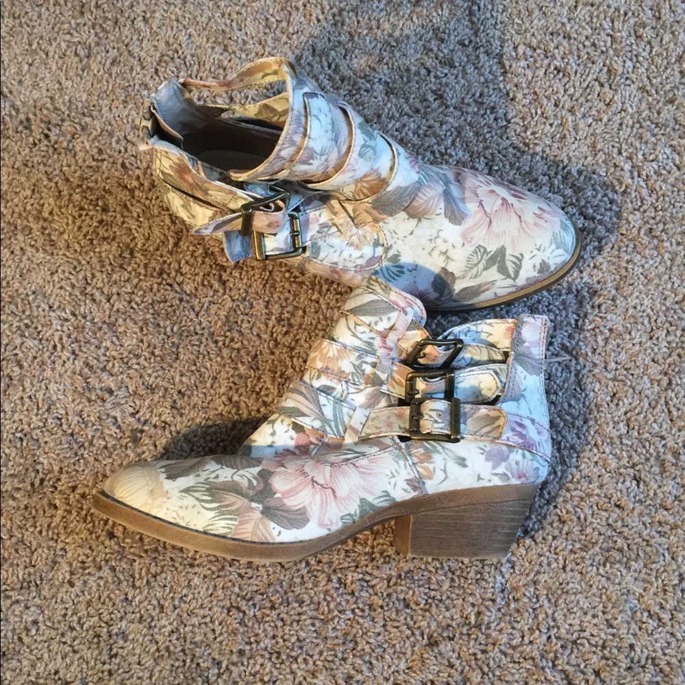 Floral ankle booties size 8.5